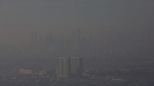 Jakarta, orașul cel mai afectat de poluare din întreaga lume. Oamenii sunt copleșiți de disperare: "Copiii noștri suferă"